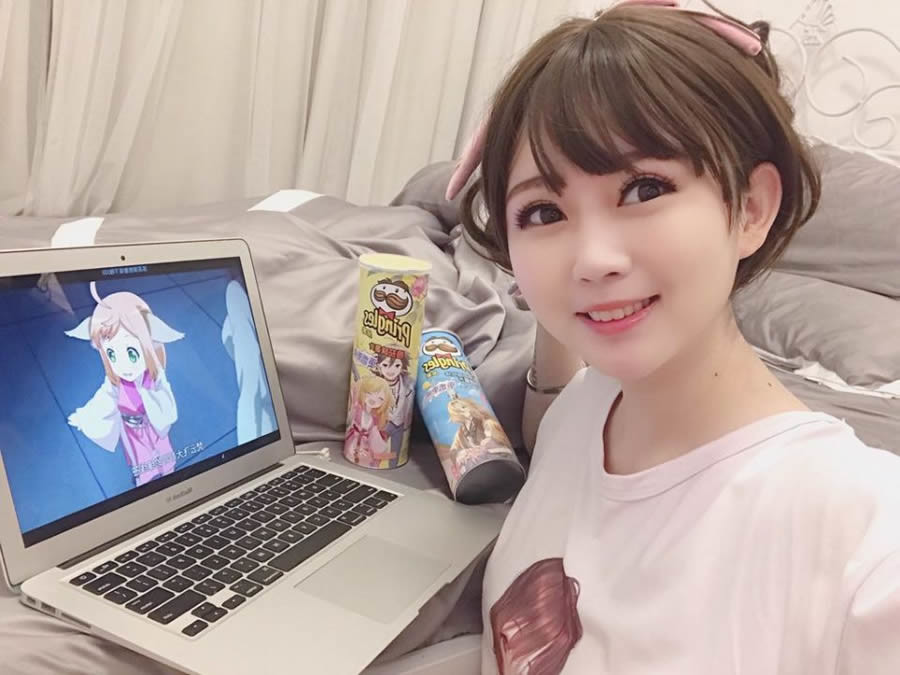 二次元女神是依酱吖，日系风格下的74套cos图集作品