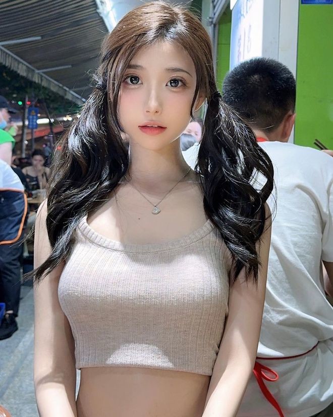 陈妮妮UNI,抖音魅力红遍天,某圈才艺更妙不可言 陈妮妮UNI,抖音魅力红遍天,某圈才艺更妙不可言