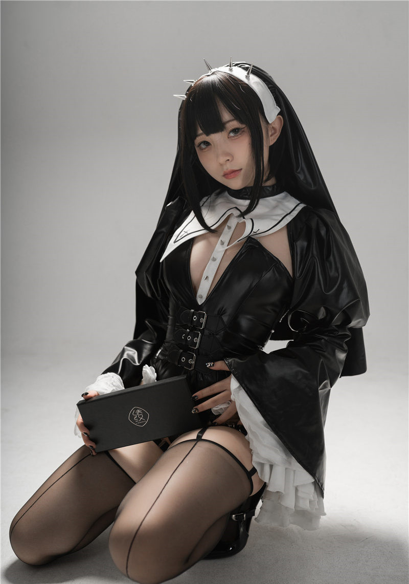 二次元coser花铃，可爱的31套图集作品