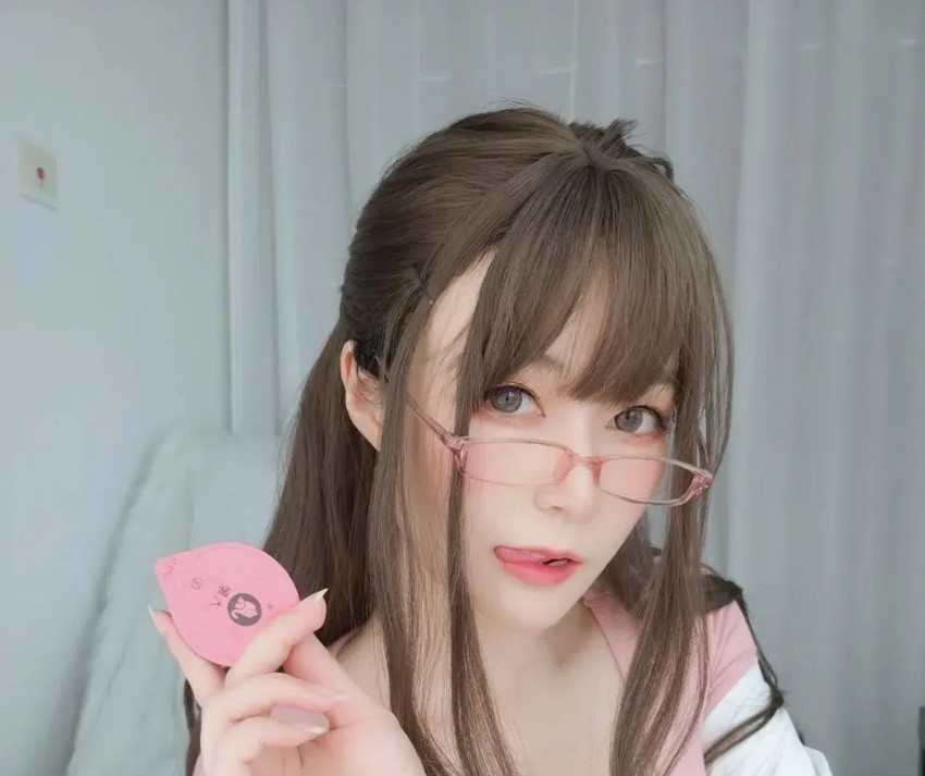 白银81颜值高冷,惊艳114套图集揭秘! 白银81颜值高冷,惊艳114套图集揭秘!