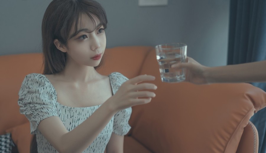 杏仁曲奇身材颜值双在线，魅力尽在10套图集作品中！