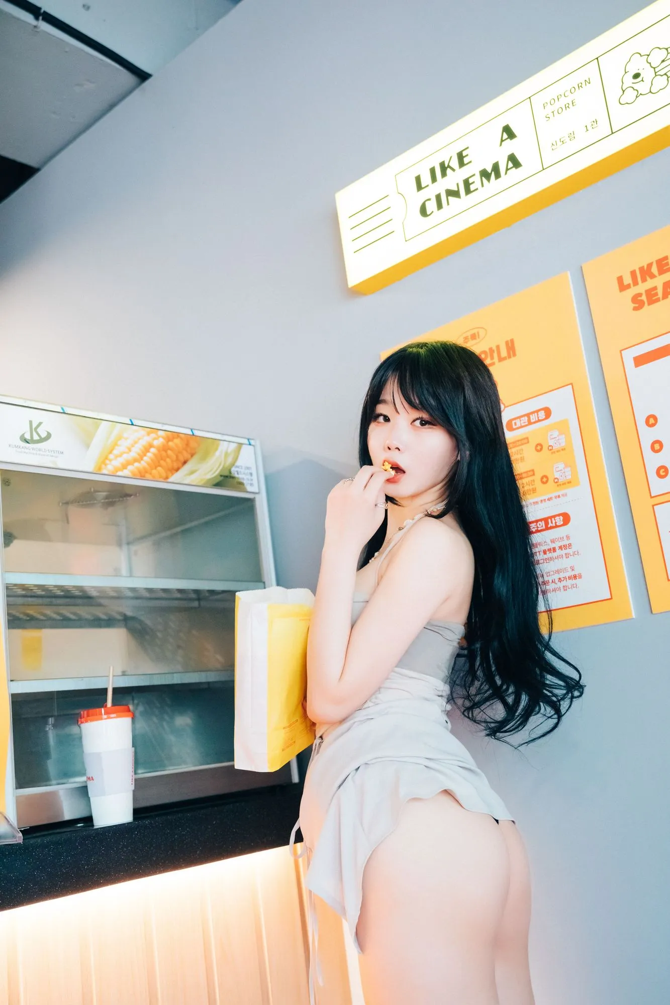 图片[4]-No.051-[Loozy] XXX in The Theater [47P 1V]-coswz-cos王者