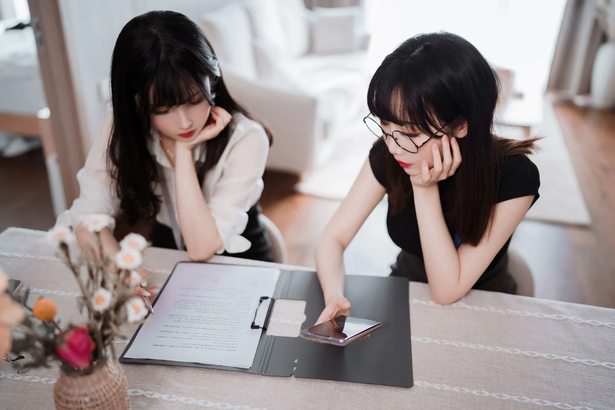 No.090-黑丝ol制服双人&面饼仙儿 – OL百合篇 [51P]-图妖社