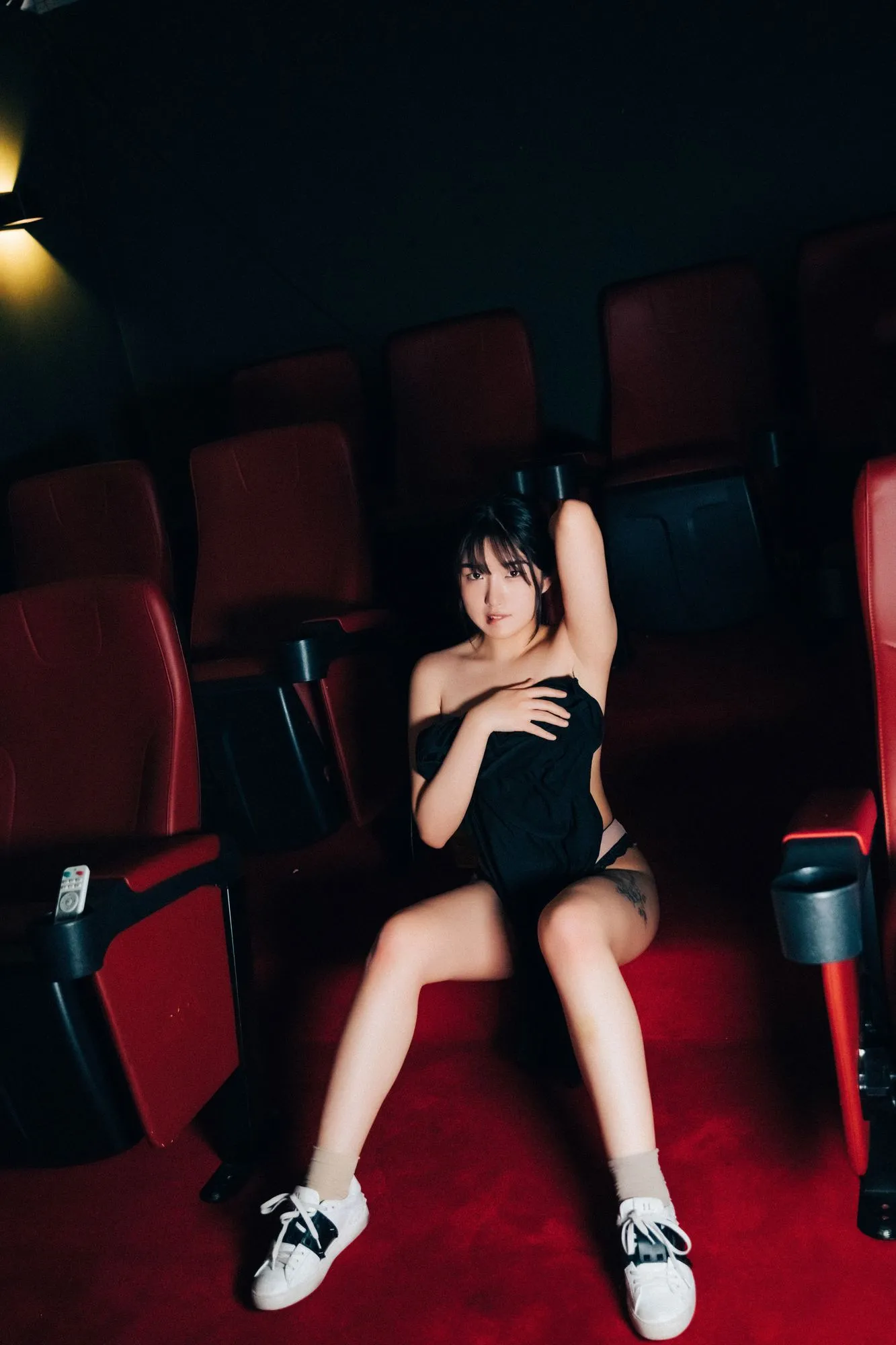 图片[2]-No.034-[Loozy] Cinema Girl [80P]-coswz-cos王者