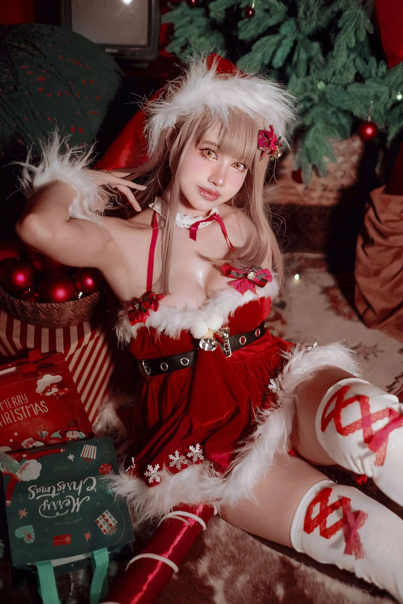 No.067 – NIKKE Emma Xmas [17P]-图妖社